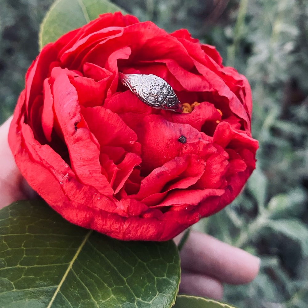 Elegant Vintage Antique Diamond 18k Diamond Women's Ring 7.5